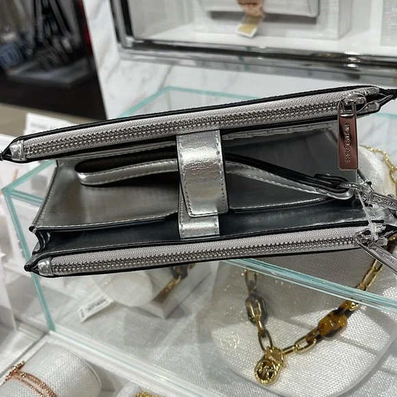 Michael Kors JST Lg Embellished Signature Logo Wristlet Wallet Phone Patches NWT - Picture 12 of 16